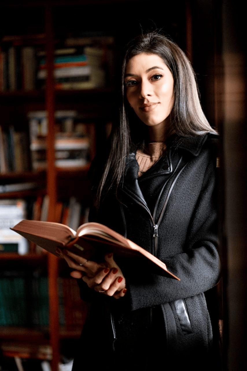 Dra. Naiara Caldeira de Oliveira